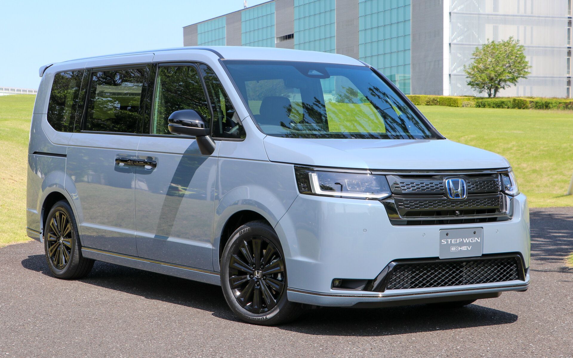 Honda выпустила спецкомплектацию вэна Stepwgn