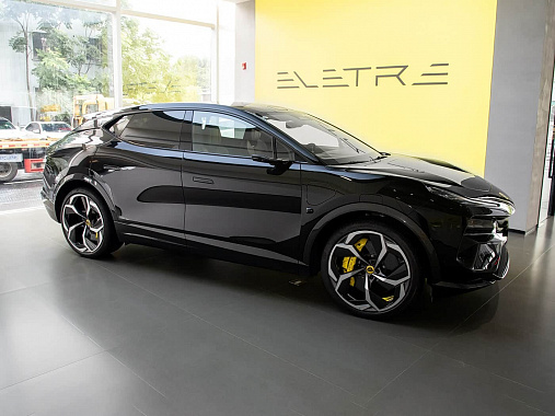 Lotus Eletre 900