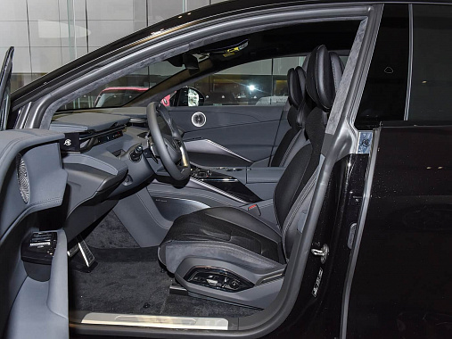 Lotus Eletre 900