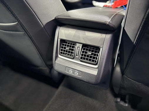Toyota Camry IX (XV80)