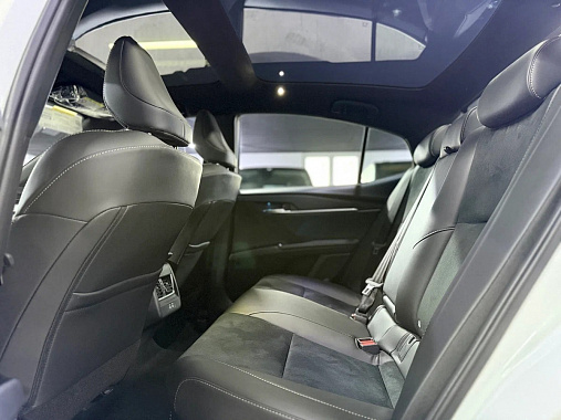 Toyota Camry IX (XV80)